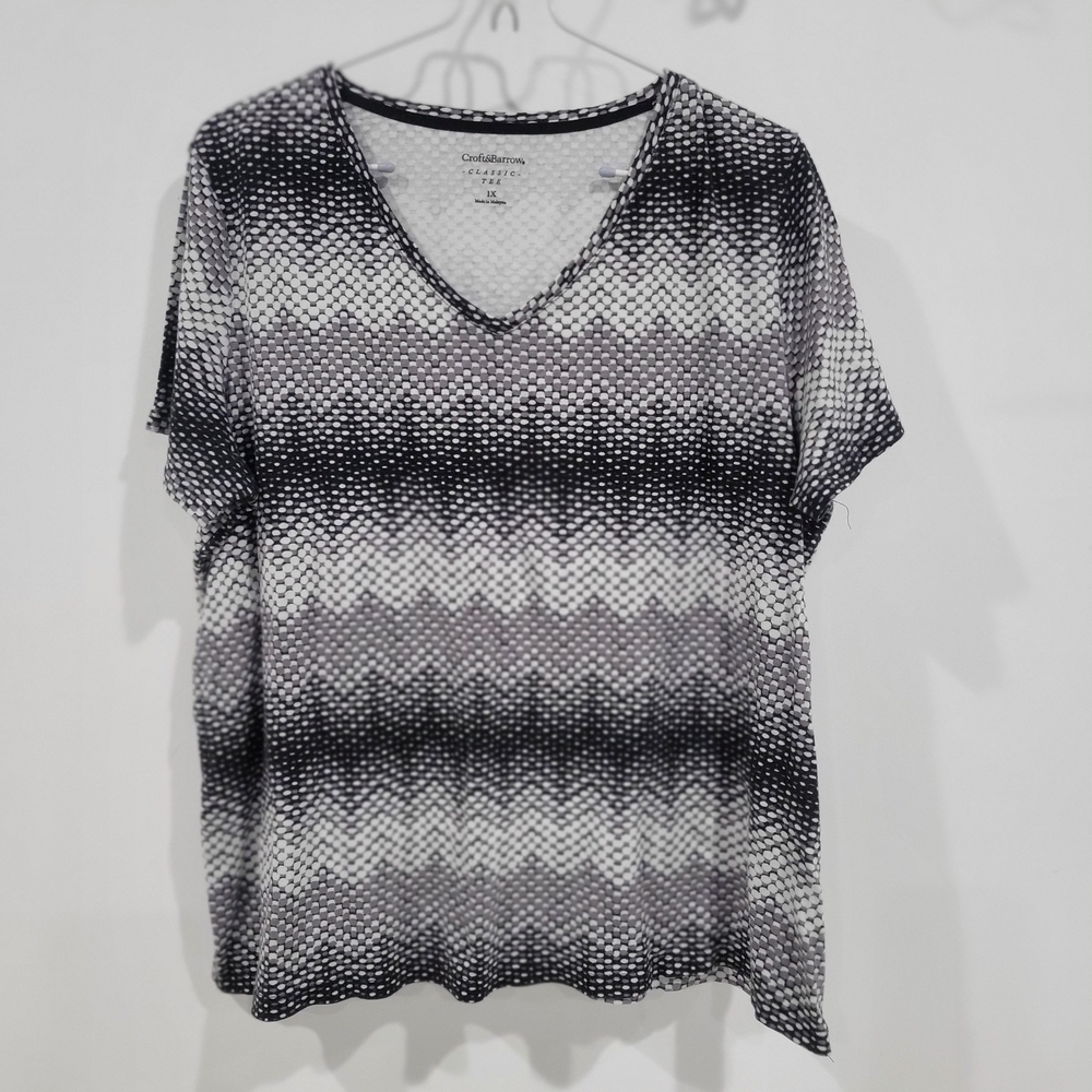 Croft & Barrow Black and Gray V-neck Short Sleeve Tee / Size 1X